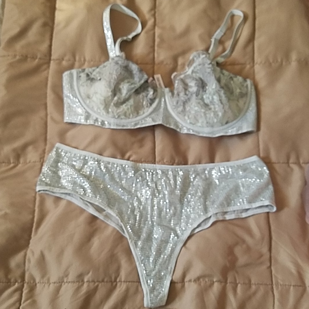 Victoria's Secret matching bra & pantie set